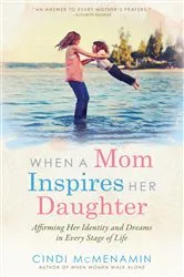 Book cover of When a Mom Inspires Her Daughter by Cindi McMenamin