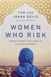 Book cover of Women Who Risk by Tom Doyle