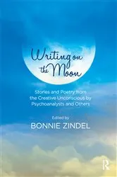 Book cover of Writing on the Moon by Bonnie Zindel